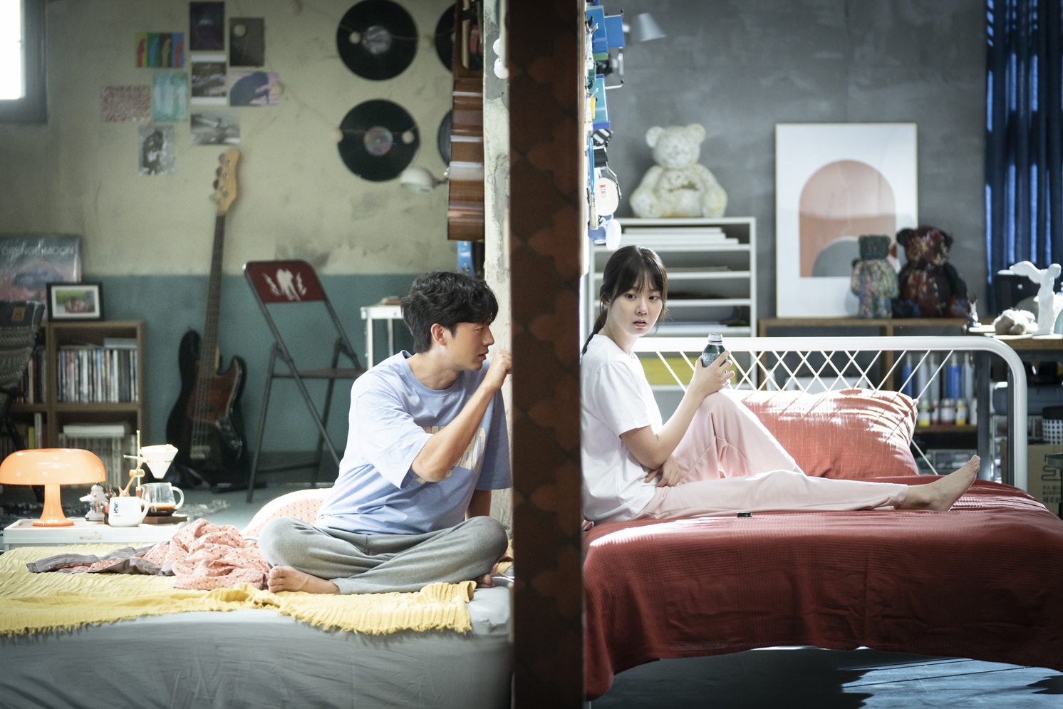 Crítica | Meu Pior Vizinho entrega leveza, mas não surpreende