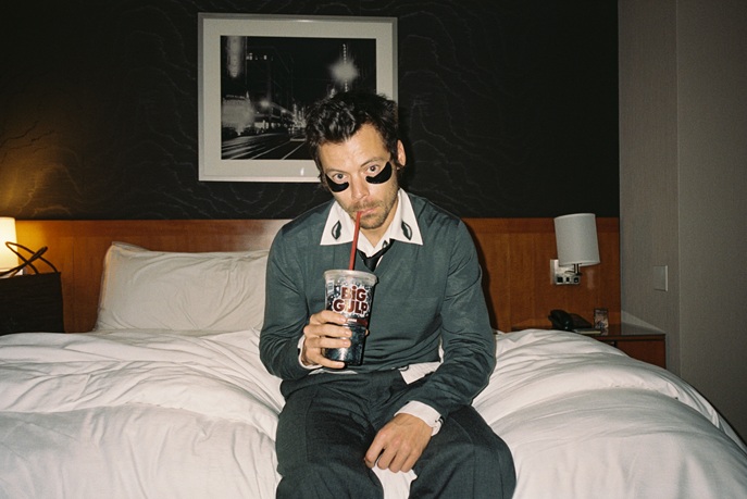 Harry Styles inicia nova era com o álbum Kiss All The Time. Disco, Occasionally.